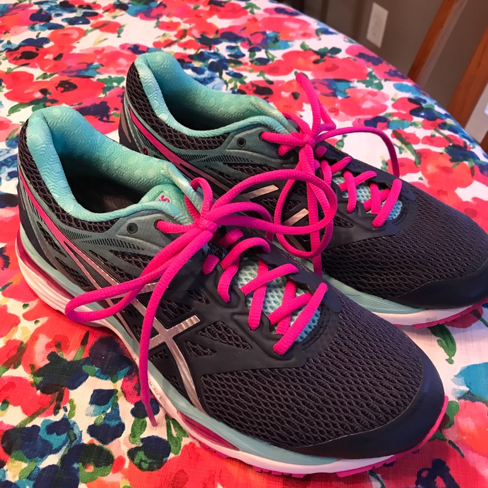 ASICS Tennis Shoes